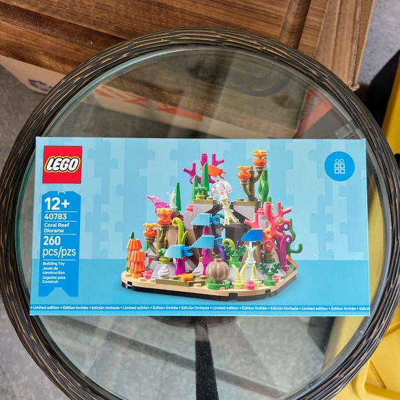 Lego Limited Edition Coral Reef Diorama (Set # 40783) - Picture 1 of 3